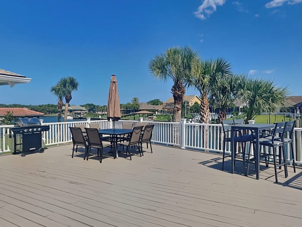 Dolphin View Oasis by Distinctive Beach Rentals