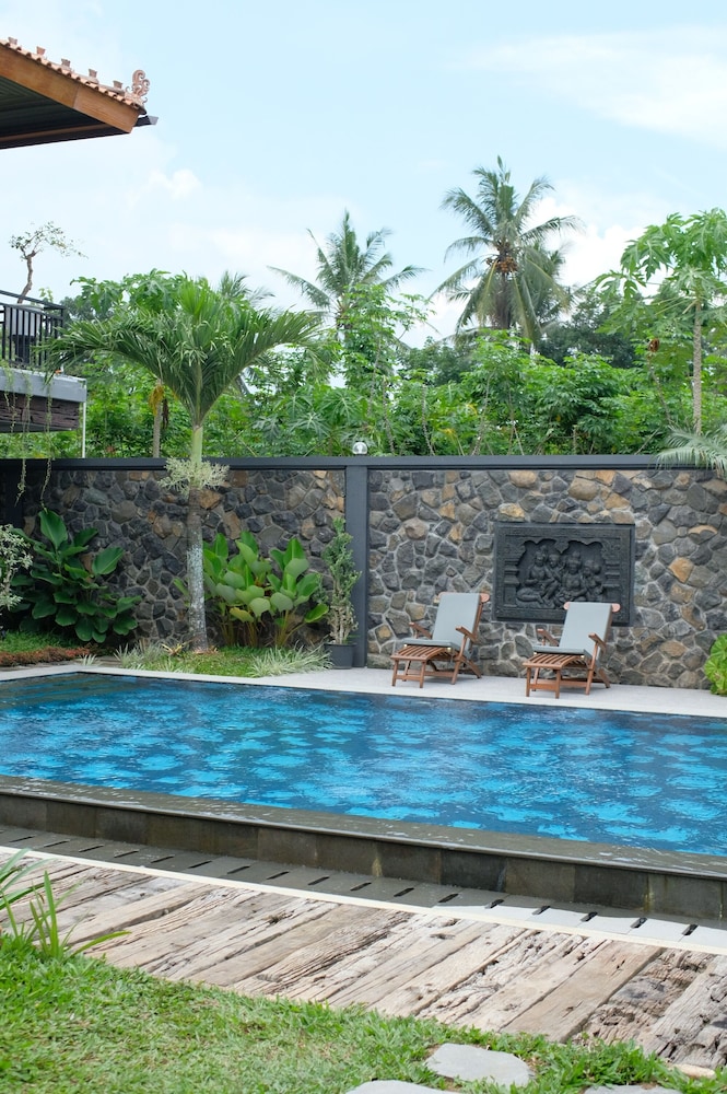 Omnni Villa Borobudur