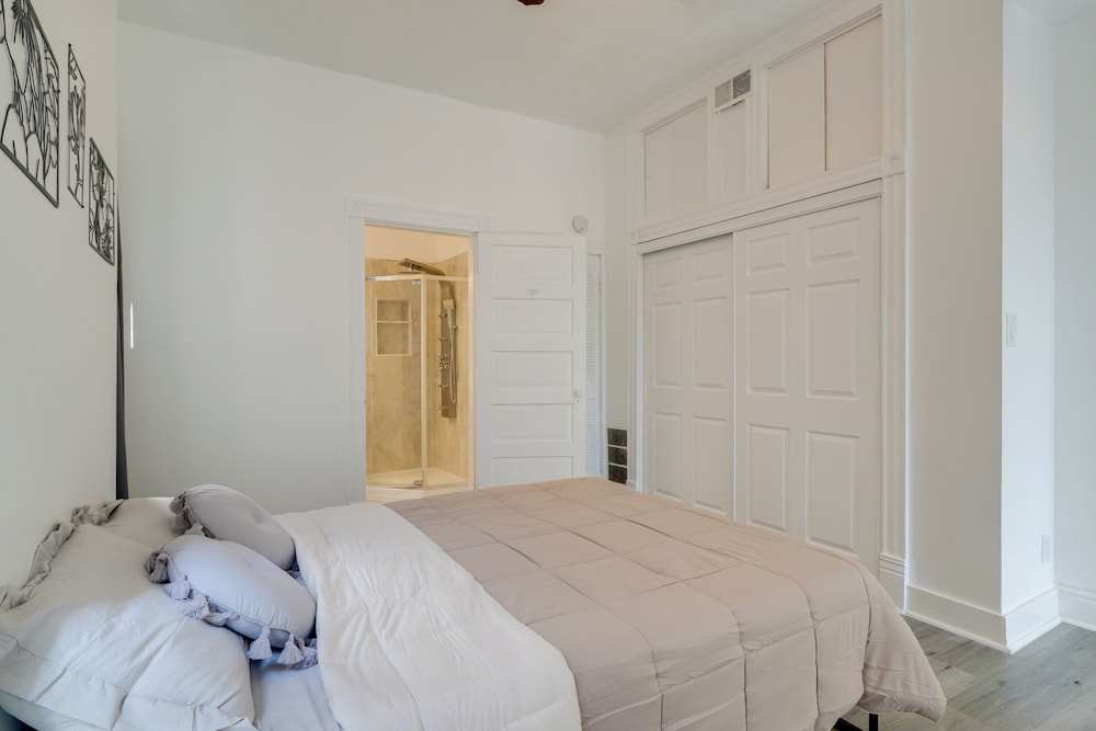 1 Mi to Uofl: Pet-friendly Louisville Apartment!