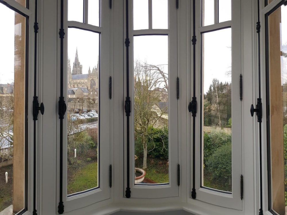 Castel Bayeux Guesthouse