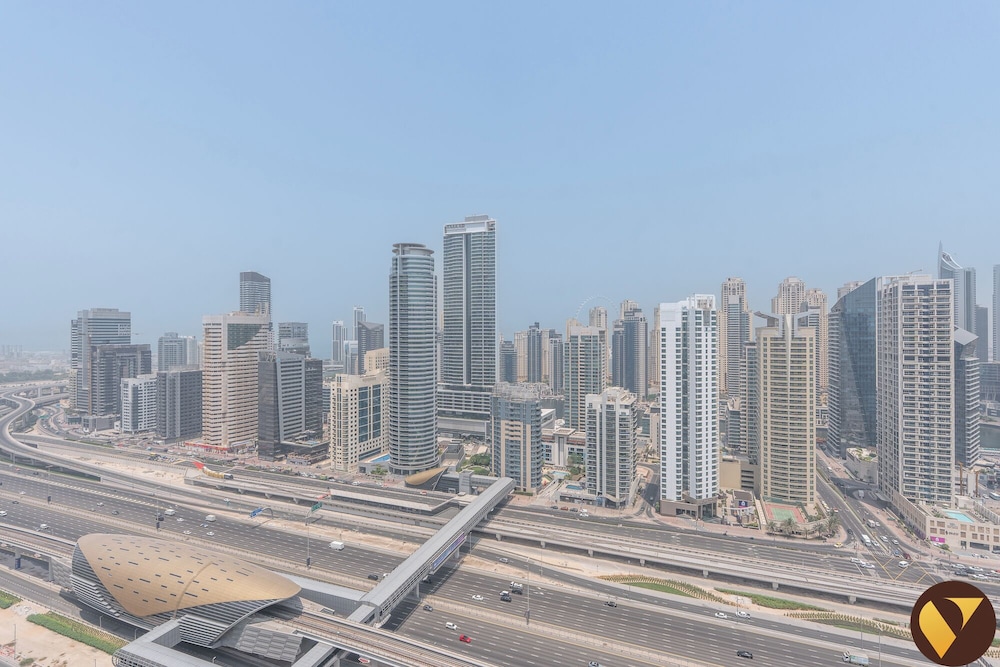 Luxury Stay in JLT Near Metro & JBR