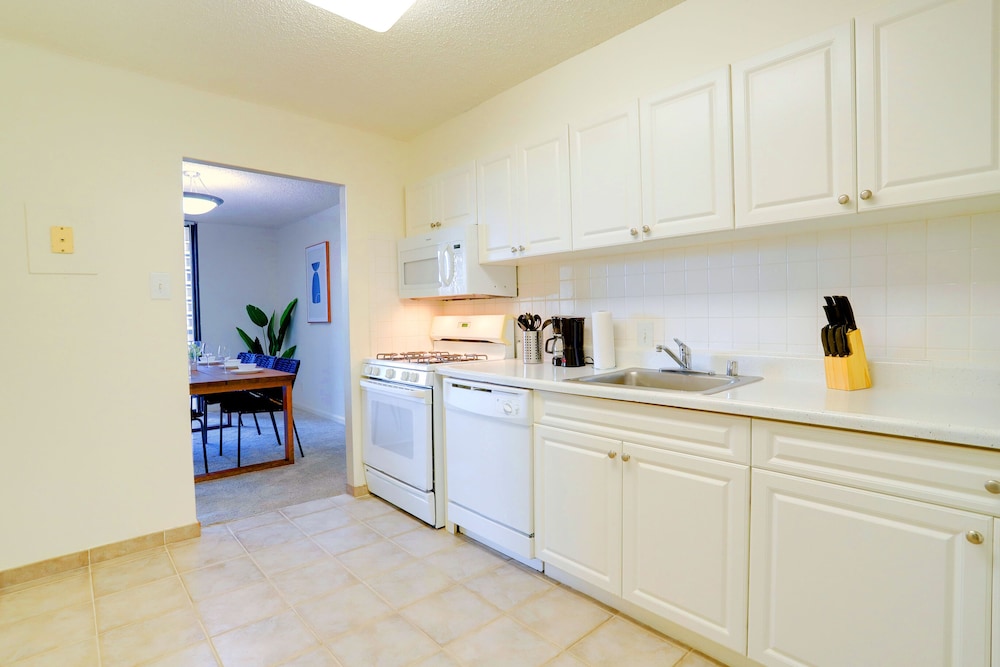 DC Airport Metroline Apartments