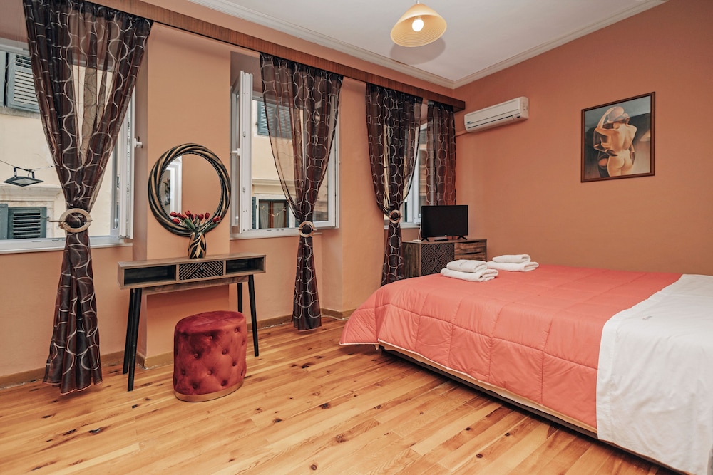Venetian Reale en Corfu — hotel room