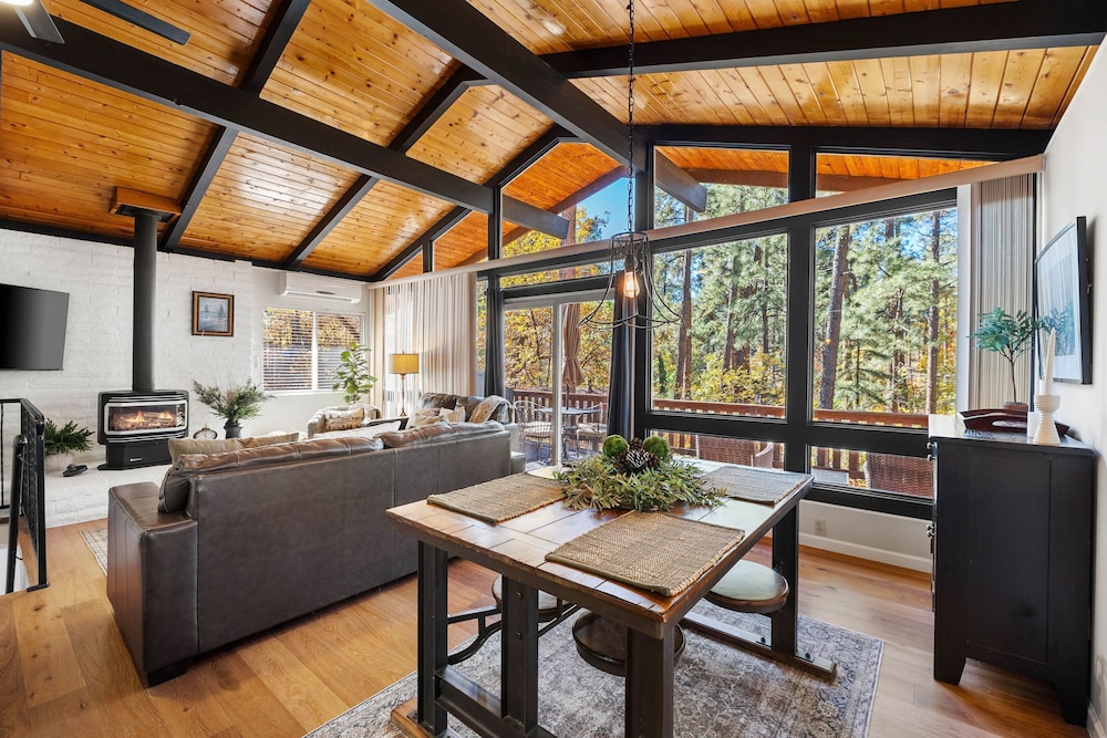 Ponderosa Hideaway 4-br Cabin Mtn View Trails Brbq