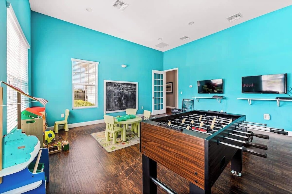 Kissimmee 4BR Townhouse: Perfect for Families!