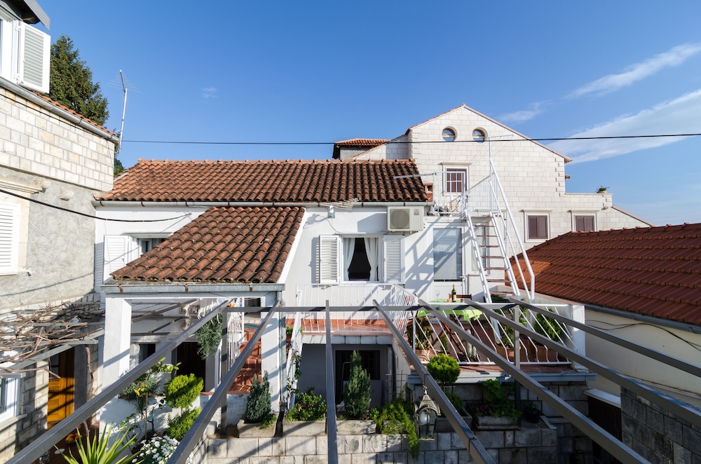 Guest House White Wave