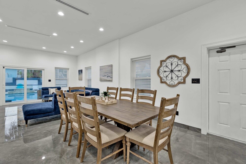 Immaculate Townhouse w Pool Balcony South Padre