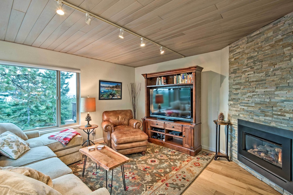 Tahoe Retreat w/ Deck - 2 Mi to Nevada Beach! - Property Image 14