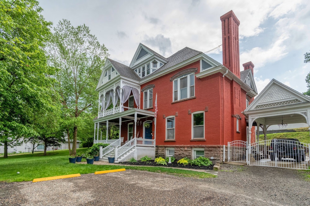Hatch House Bed & Breakfast view 4