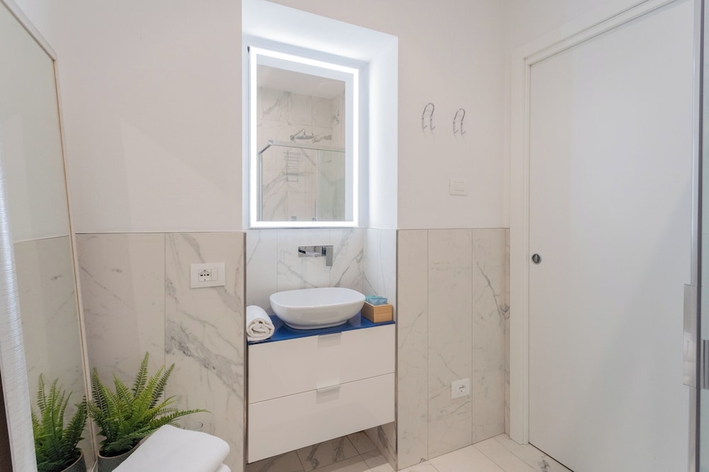 Lakeview Apartments by Rent all Como