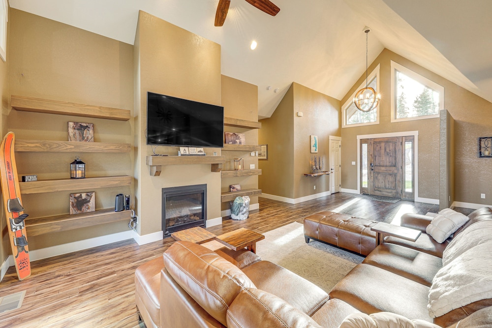 Deck + Views: Scenic Group Getaway in Lakeside!