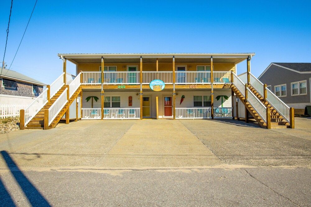 Boardwalk Shores D 2 Bedroom Duplex by RedAwning view 4