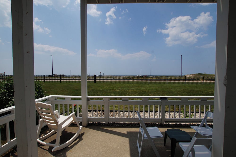 Snyder's Shoreline Inn