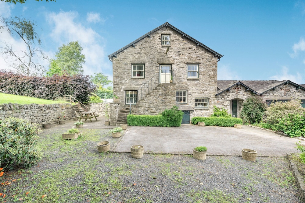5 The Granary