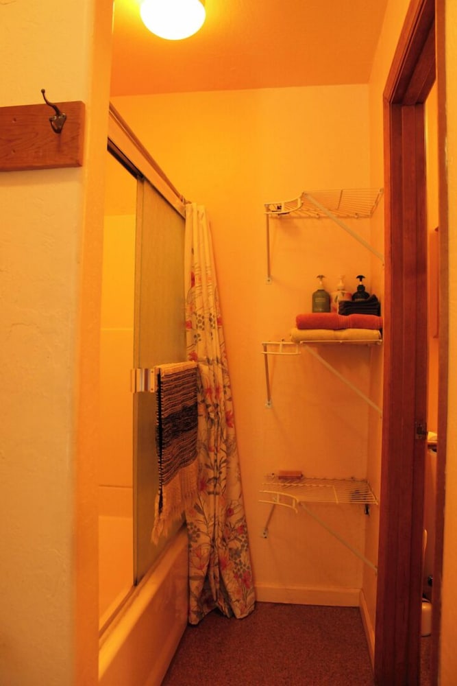Ashland Vacations - Ashland Commons Hostel - Property Image 4
