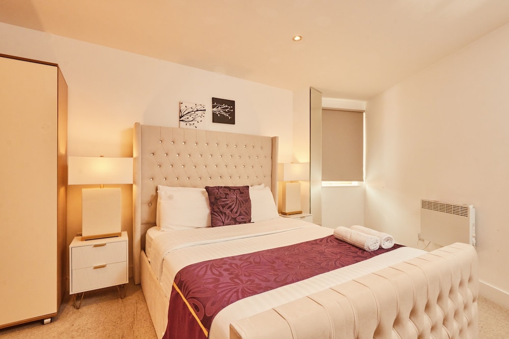 Modern Leeds City Apartment view 2