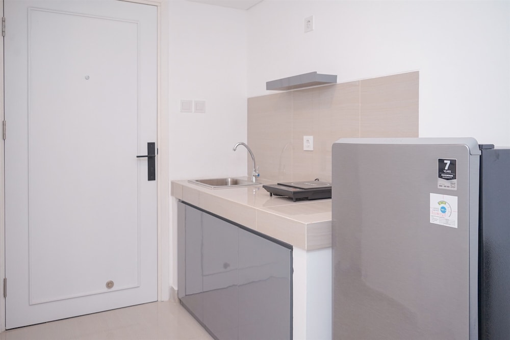 Spacious And Homey Studio Loft At Kingland Avenue Apartment
