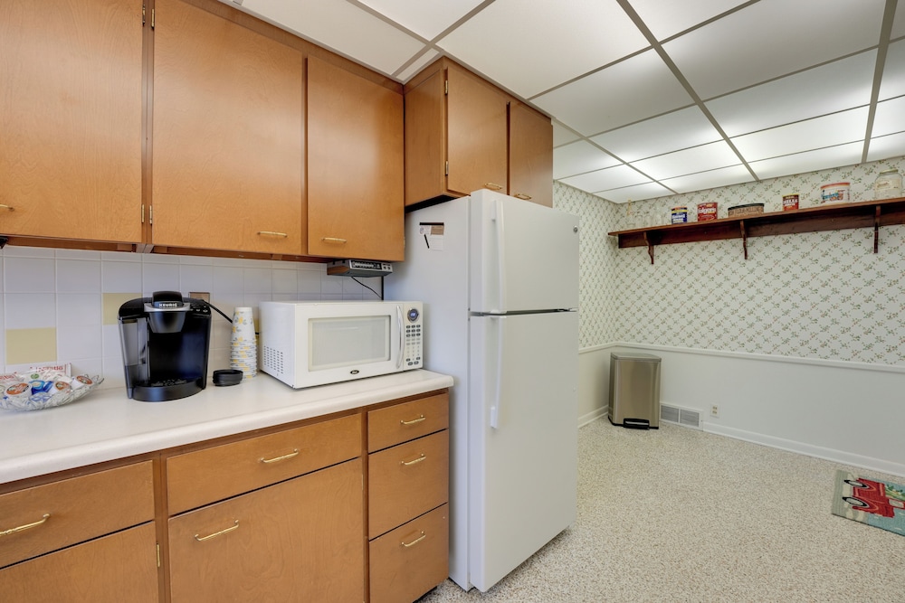 Cozy Hillsdale Home 1 Mi to Baw Beese Lake! - Property Image 41