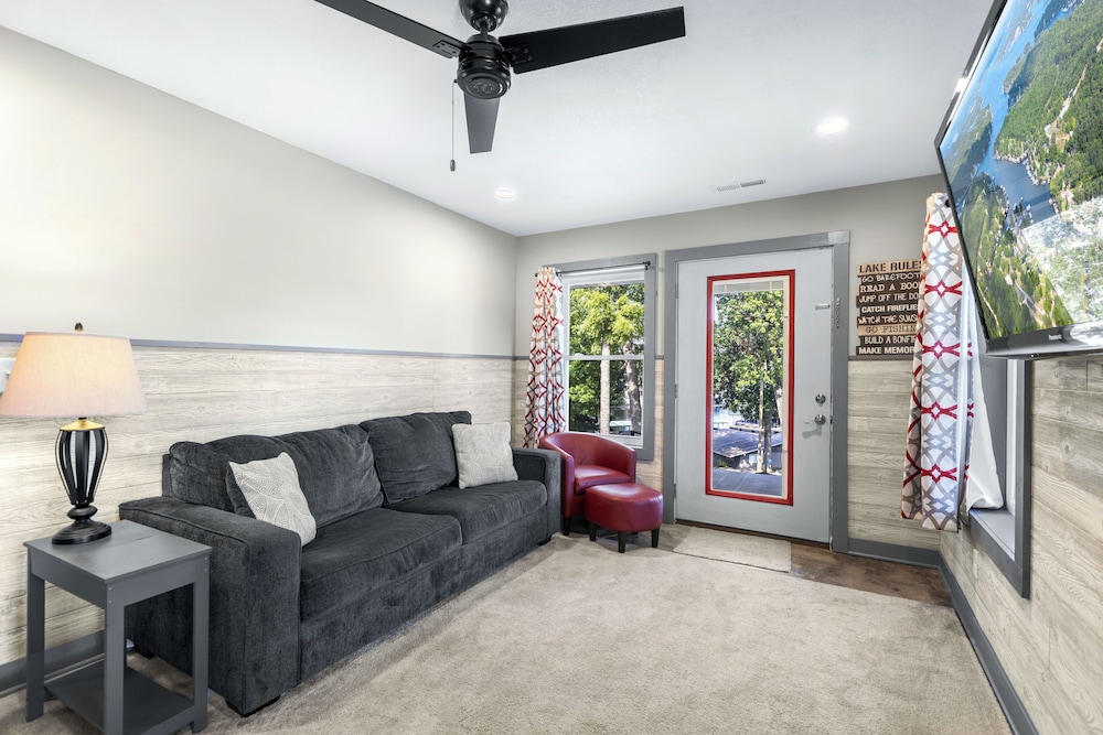Bass Point Bliss - Resort Rental on Lake of the Ozarks Shoreline