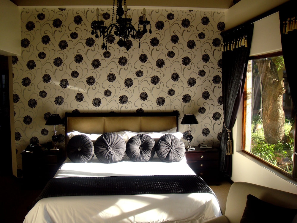 Lourie Lodge