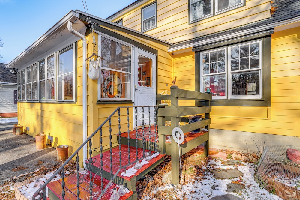 1 Mi to Dtwn: Beautiful Home in Williamstown!