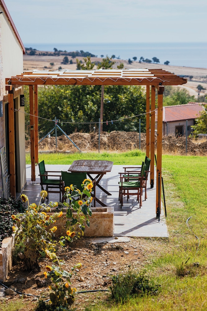 Pezoulia Cottages