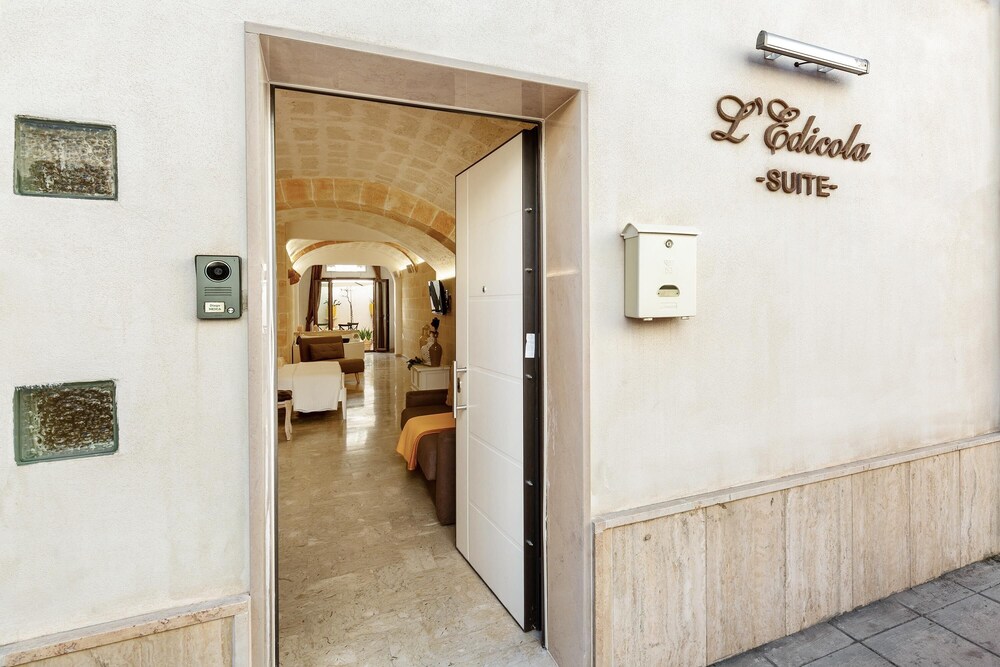 3242 L`edicola Suite by Barbarhouse