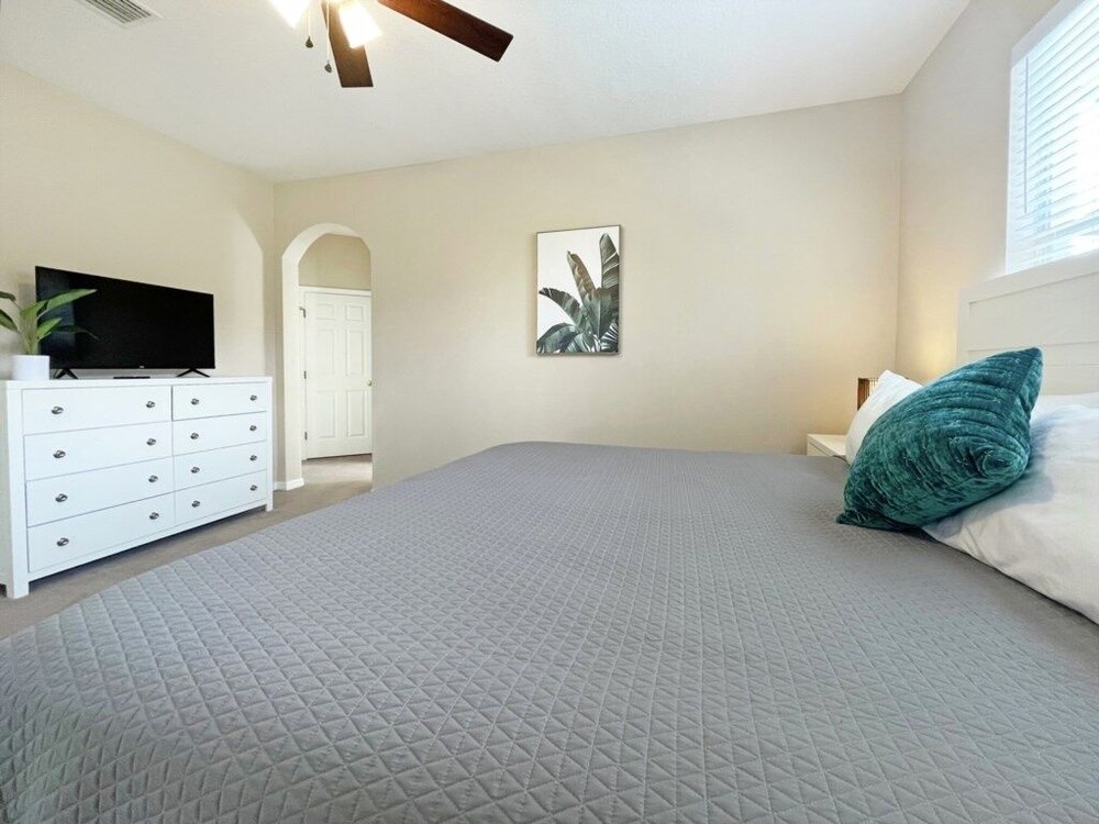 Minnie's Hideaway 4 Bedroom Villa by Redawning view 4