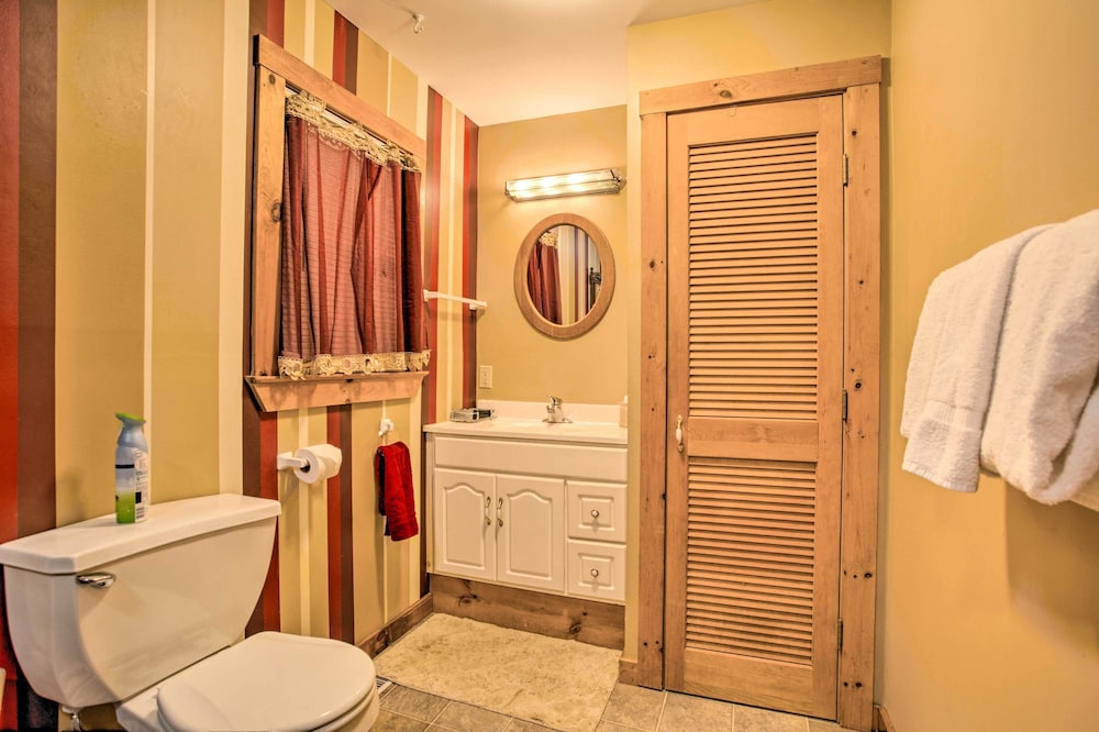 Spacious Bethlehem Mountaintop Home w/ Deck & View
