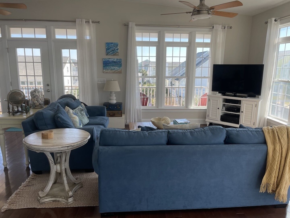 Compass Rose 4 Bedroom Home by RedAwning