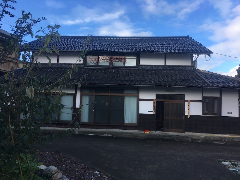 Kominka Guesthouse Sudomari Tonami view 3