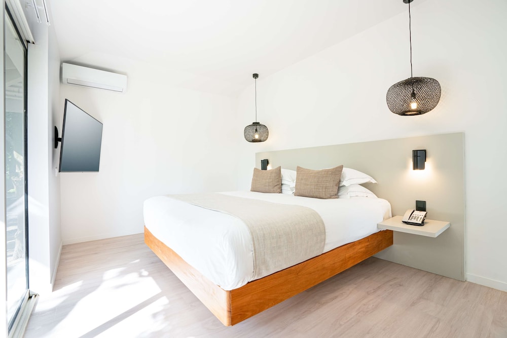 DoubleTree by Hilton Noumea Ilot Maitre Resort view 2