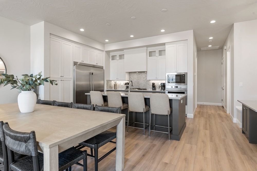 The Crash Pad 5 Bedroom Townhouse