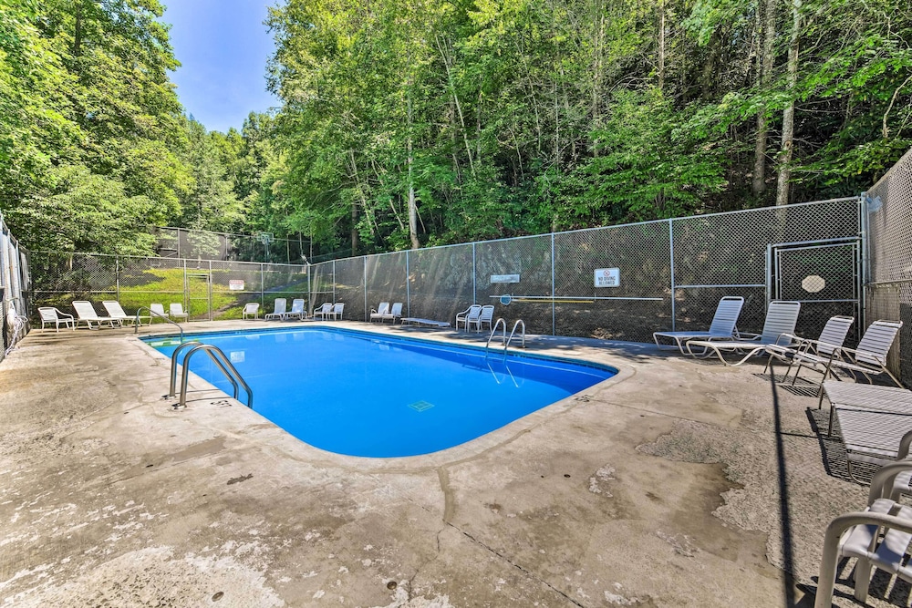 Smoky Mtn Views: Spacious Home Near Nat'l Park!