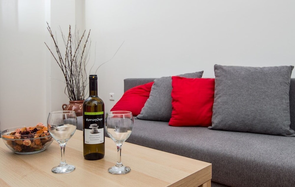 Sunny 1bd Apartment Just 1minute to Acropolis