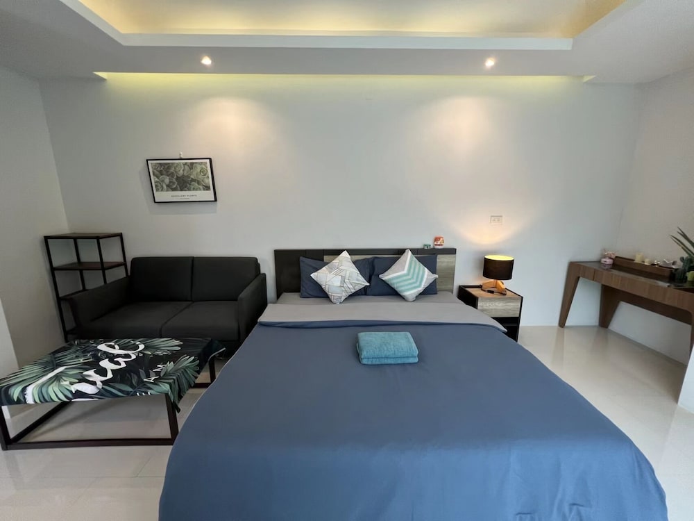 Mountain View Pool Villa in Kamala