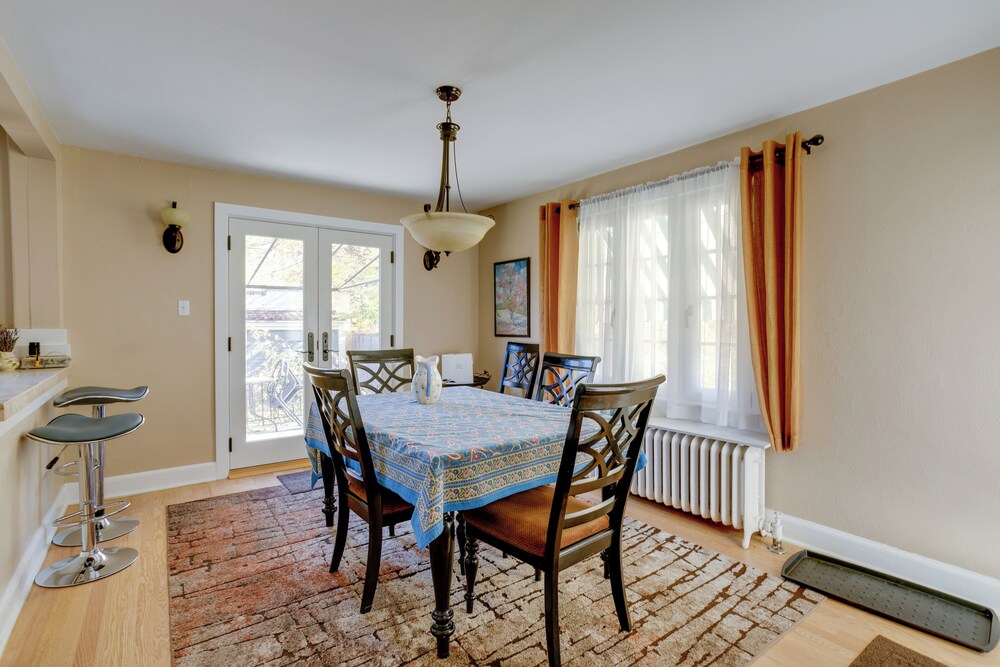 Yard & Grill: Centrally Located Denver Retreat!