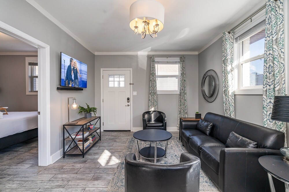 Opulent Pearl - Private Patio - Mins to Broadway