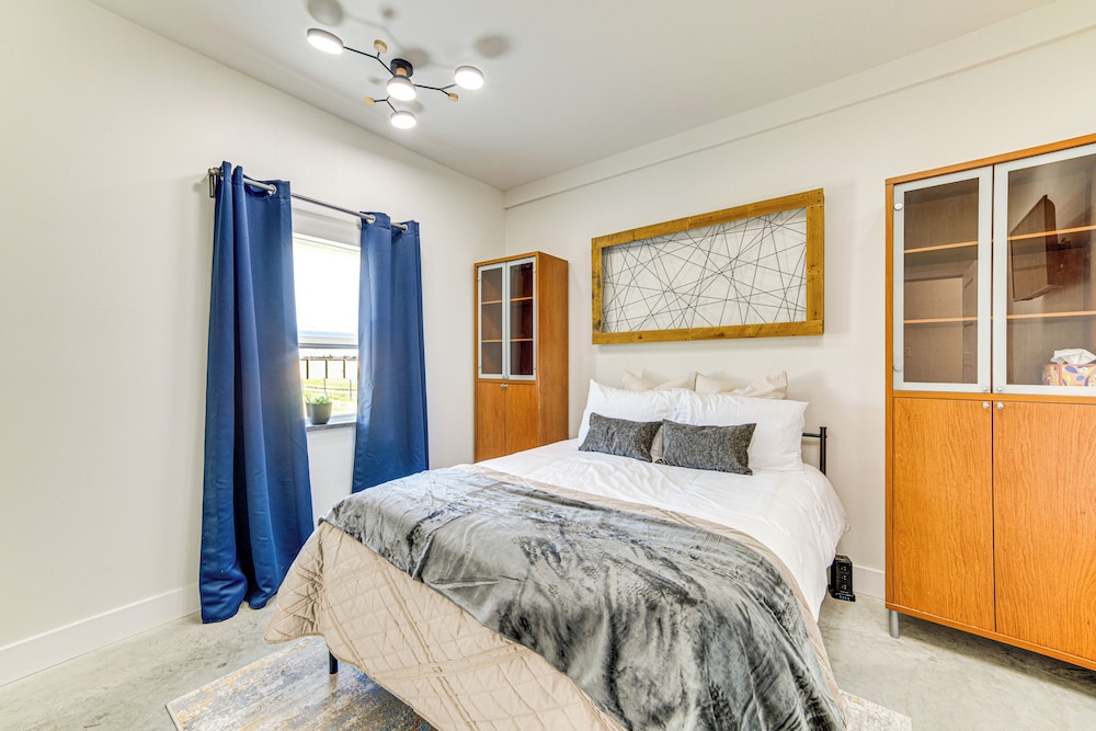 6 Mi to Lake Tawakoni: Texas Family Home