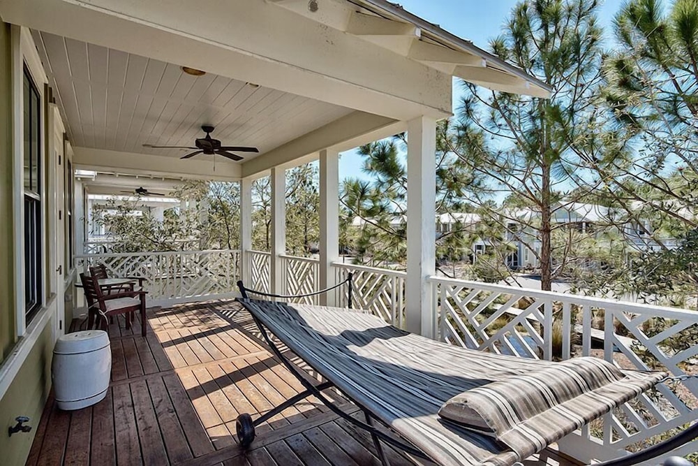 Coral Cottage 4 Bedroom Holiday Home by Five Star Properties