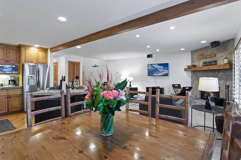 Deer Lake Village at Deer Valley Resort - Two Bedroom Condo with Hot Tub #2426 2 Condo