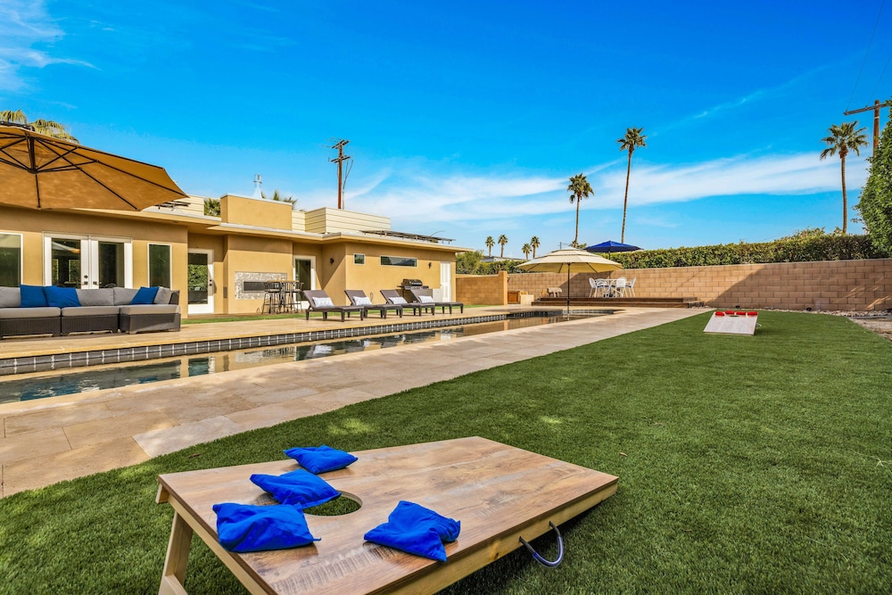 Mid-Century Elegance & Fun in Tahquitz River Estates
