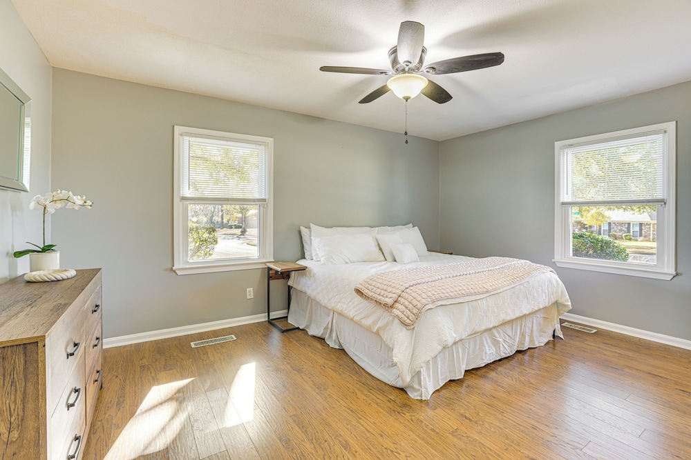 4 Mi to Dtwn Tuscaloosa: Home w/ Cozy Den!