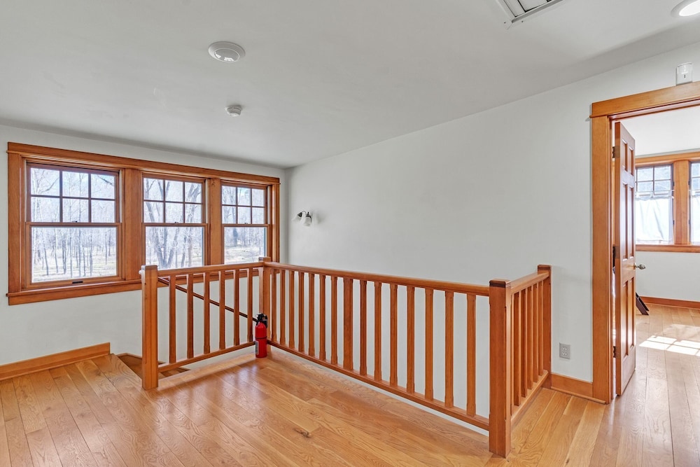 Charming Country 4br Retreat With Riverfront Views 4 Bedroom Cabin