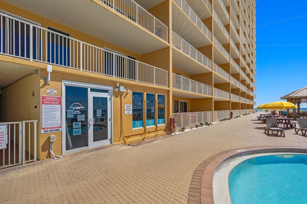 Treasure Tides3br Beachfront Corner Unit Sleeps 8 With Stunning Gulf Views!