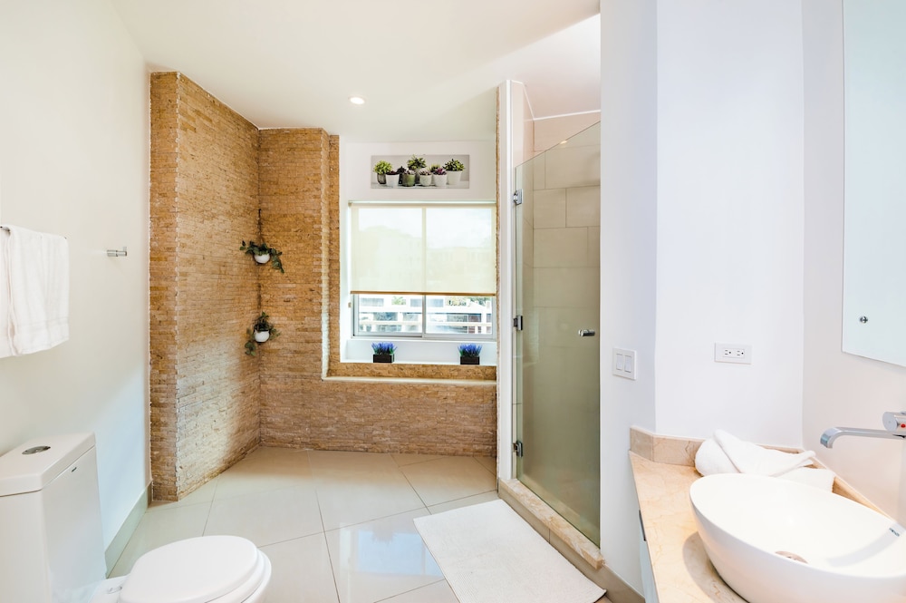 mVillas - Luxury 2Bed 2Bath Condo w Pool - Property Image 9
