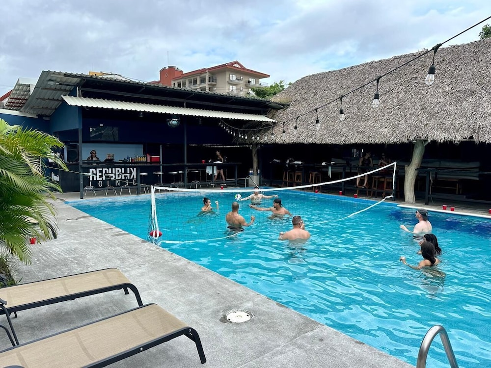 Hotel Republik Hotel, Bistro and Disco on Site - Image 1