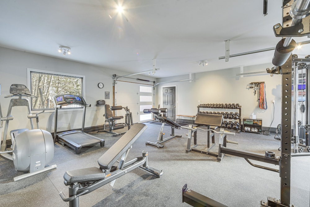 Boat Dock, Full Gym: Waterfront Nelson Lake Gem!