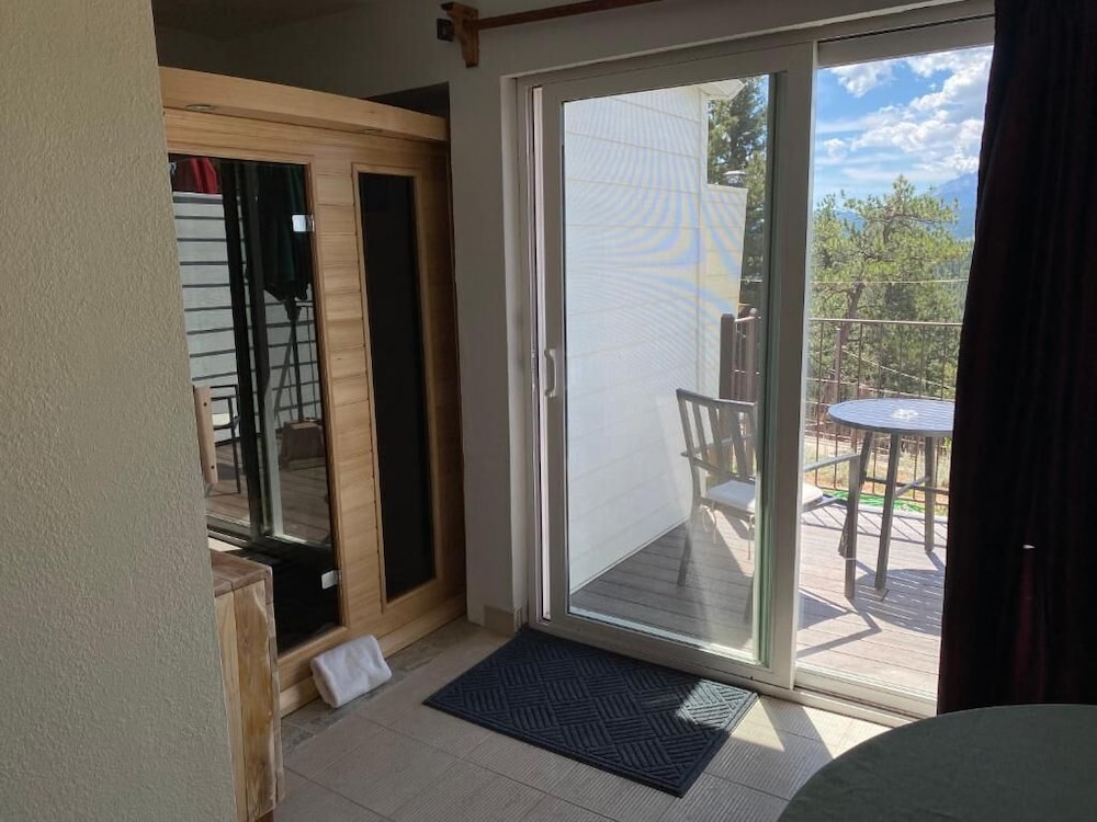 Pikes Peak Paradise Bed and Breakfast