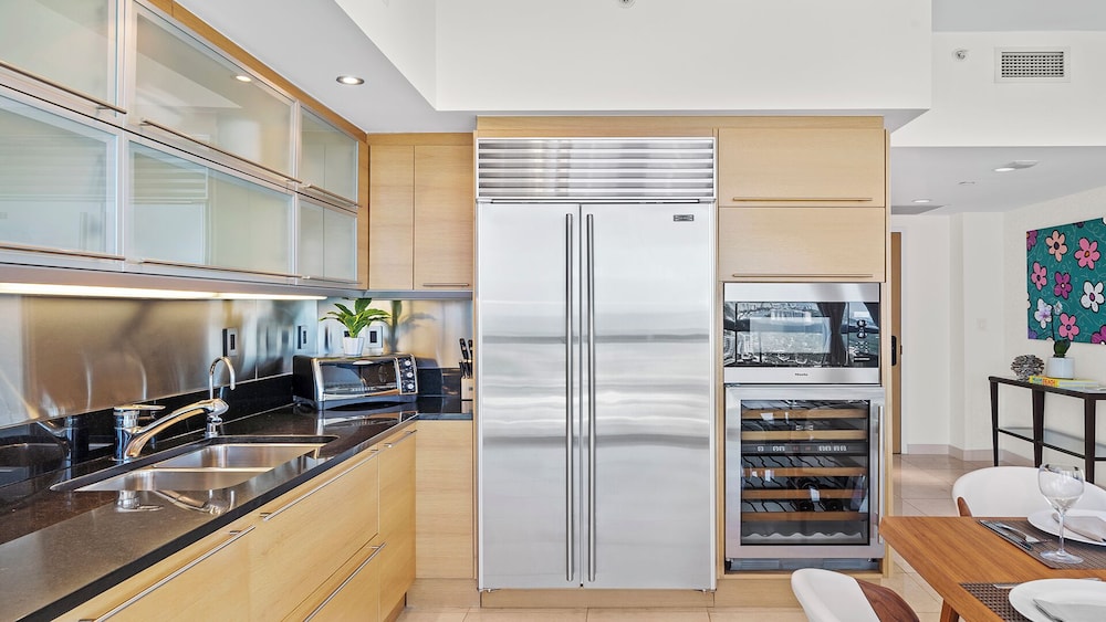 Luxury Vacation Rentals at The Setai by LRMB